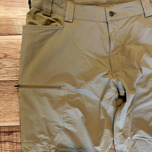 Duluth Trading Company Men's Flexposition Cargo Pants - Picture 4 of 6